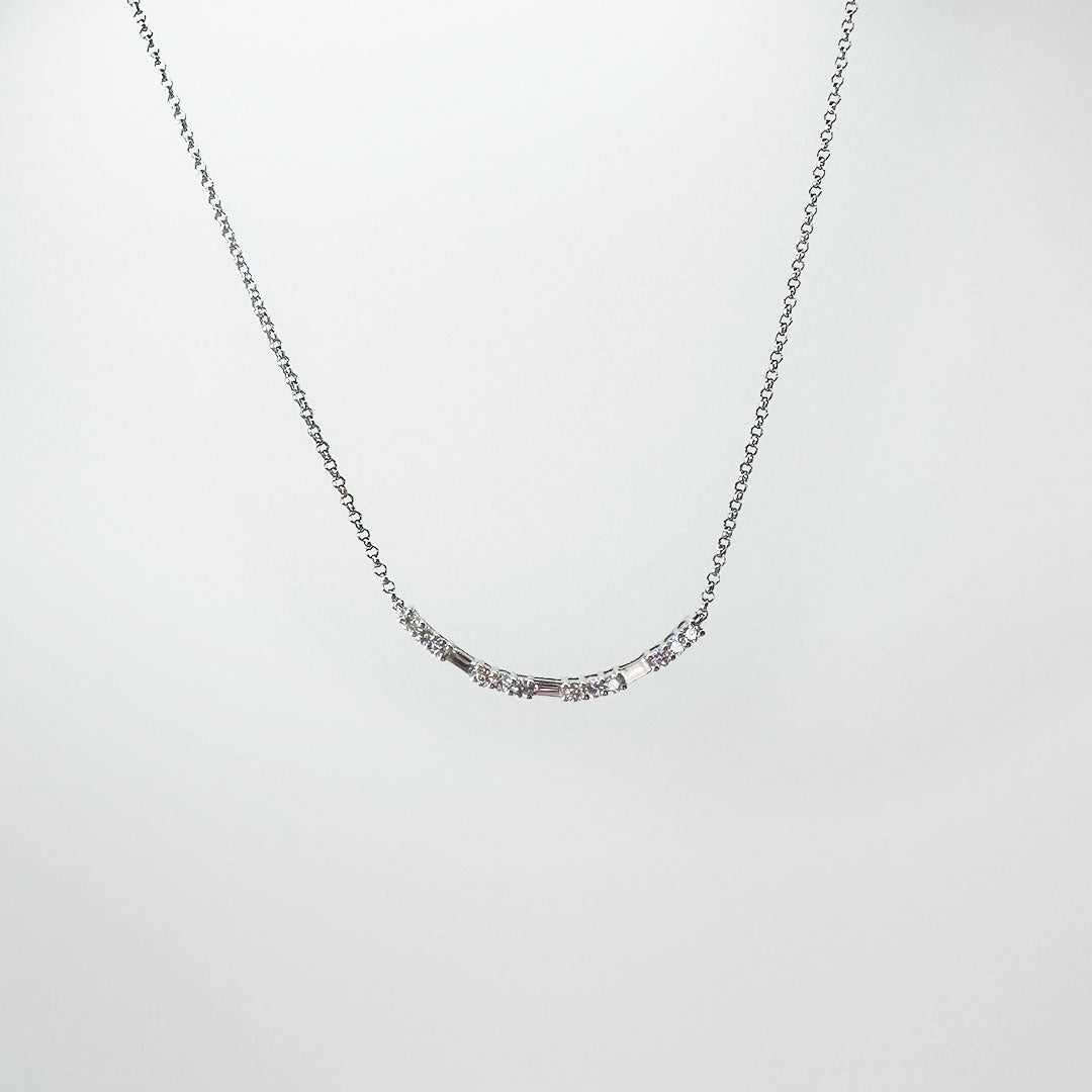 Collar diamantes M barra Oro blanco