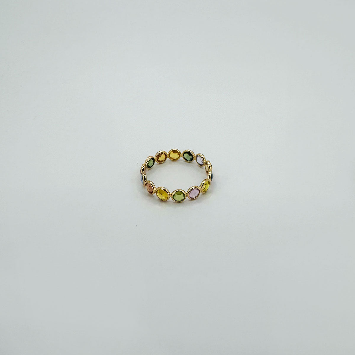 Anillo zafiro de colores.