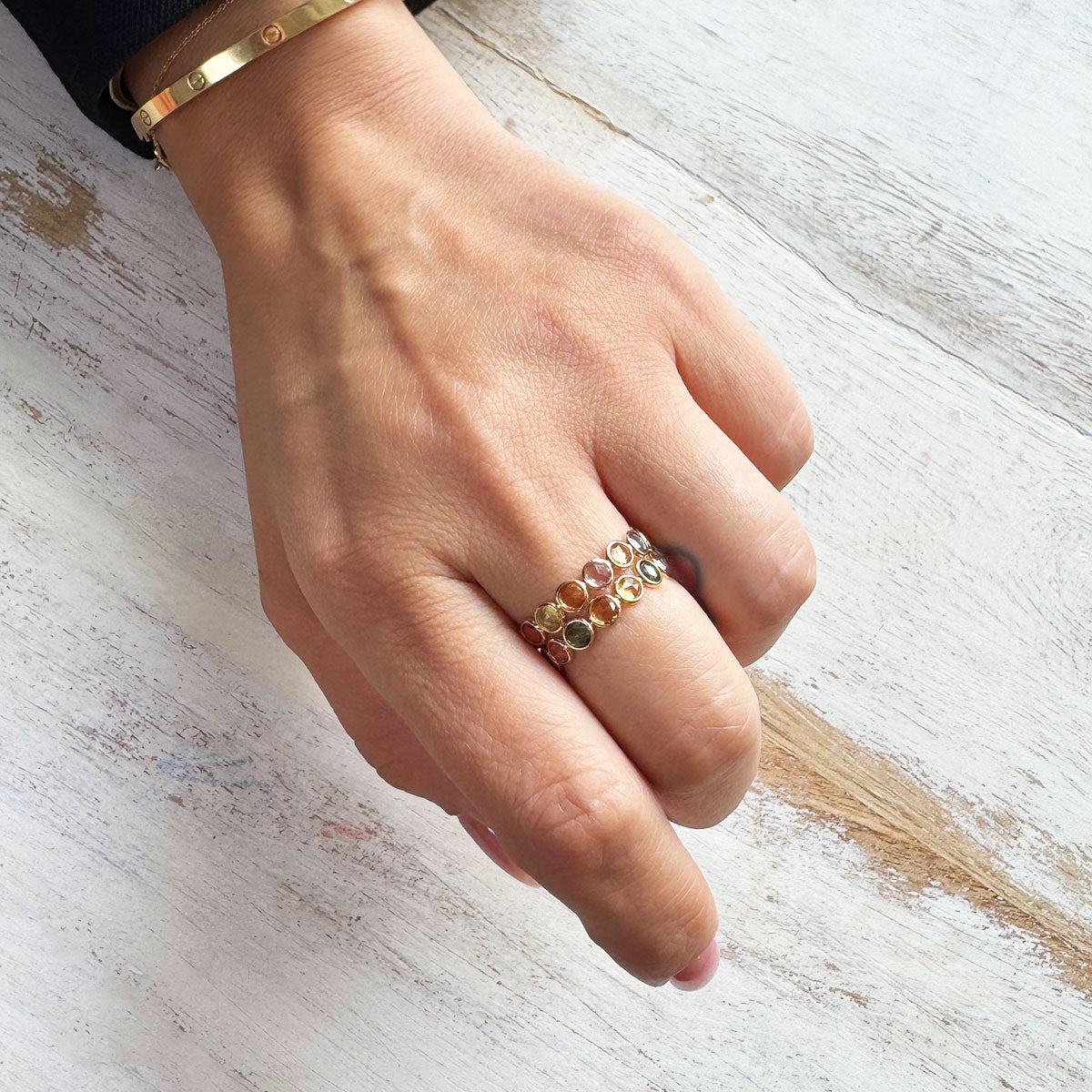 Anillo zafiro de colores.