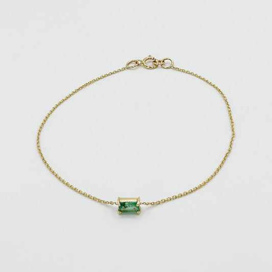Pulsera cadena con esmeralda.