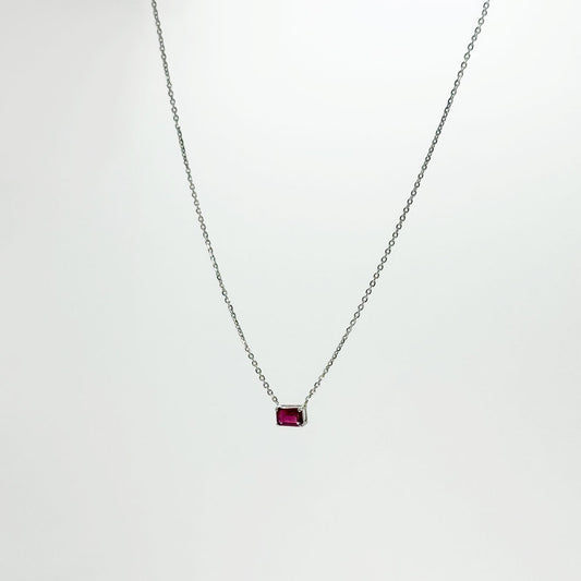 Collar rubí cuadrado clásico. Oro blanco.