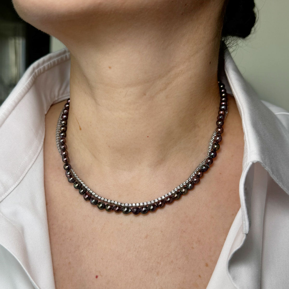 Collar perlas mini negro.