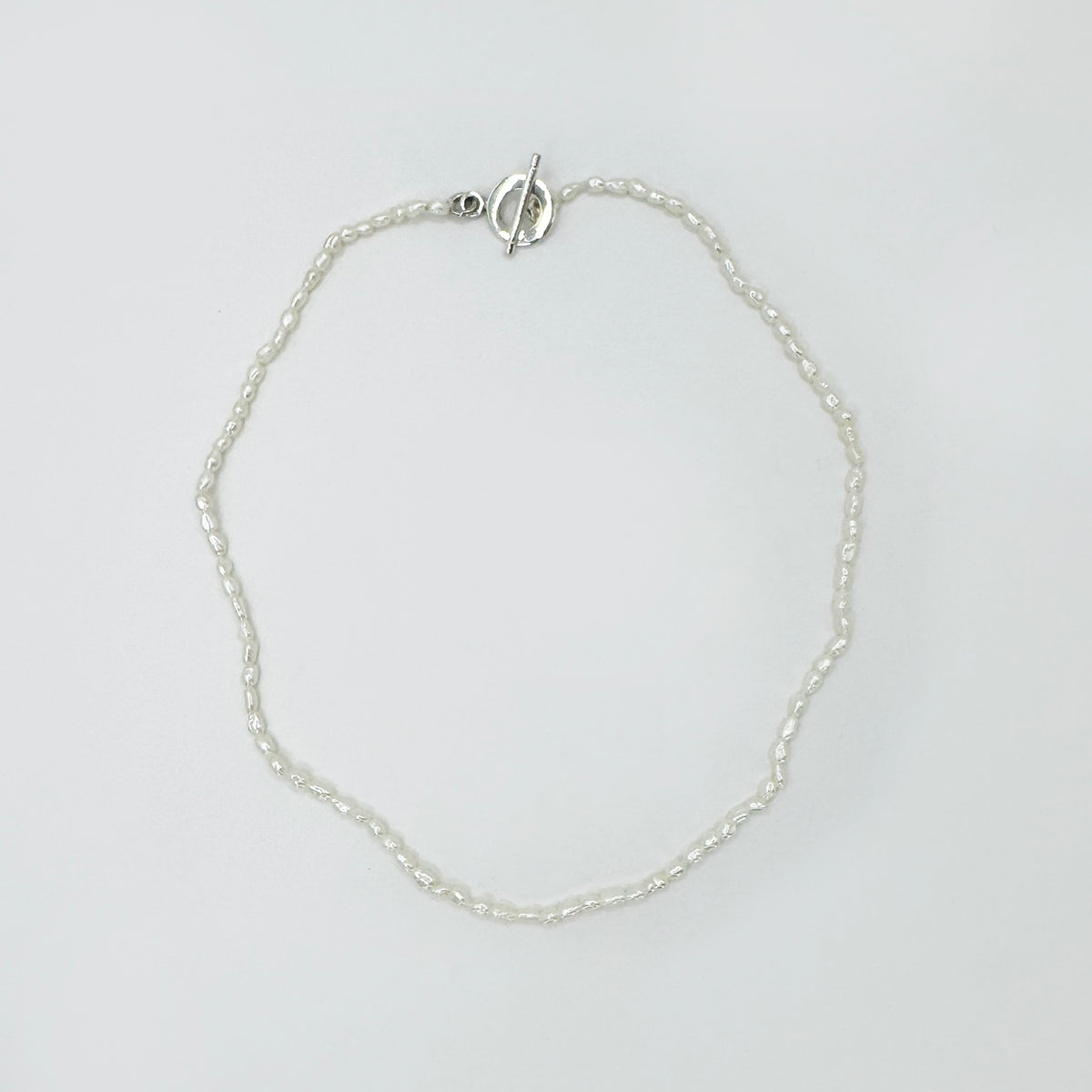 Collar mini perlas arroz irregular.