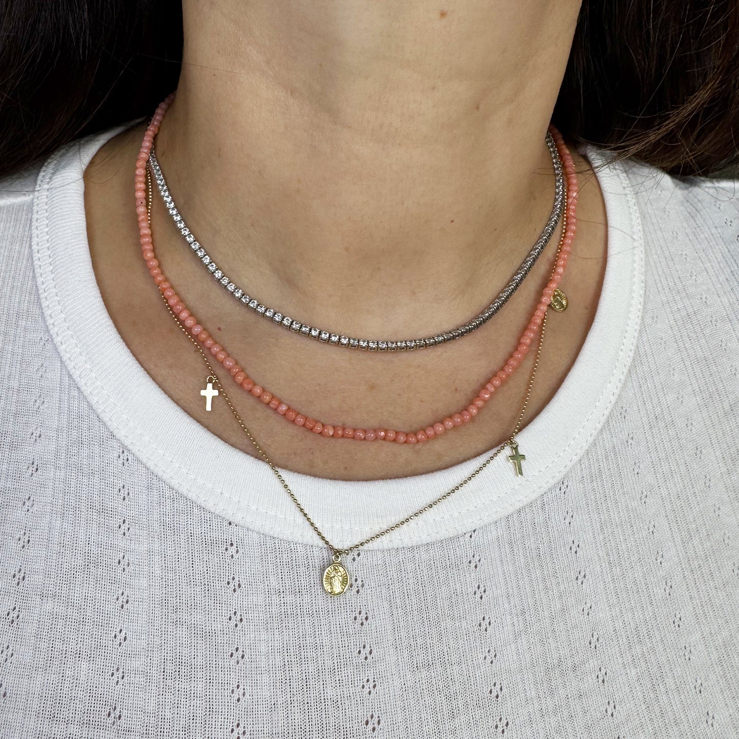 Collar coral natural con broche de oro.