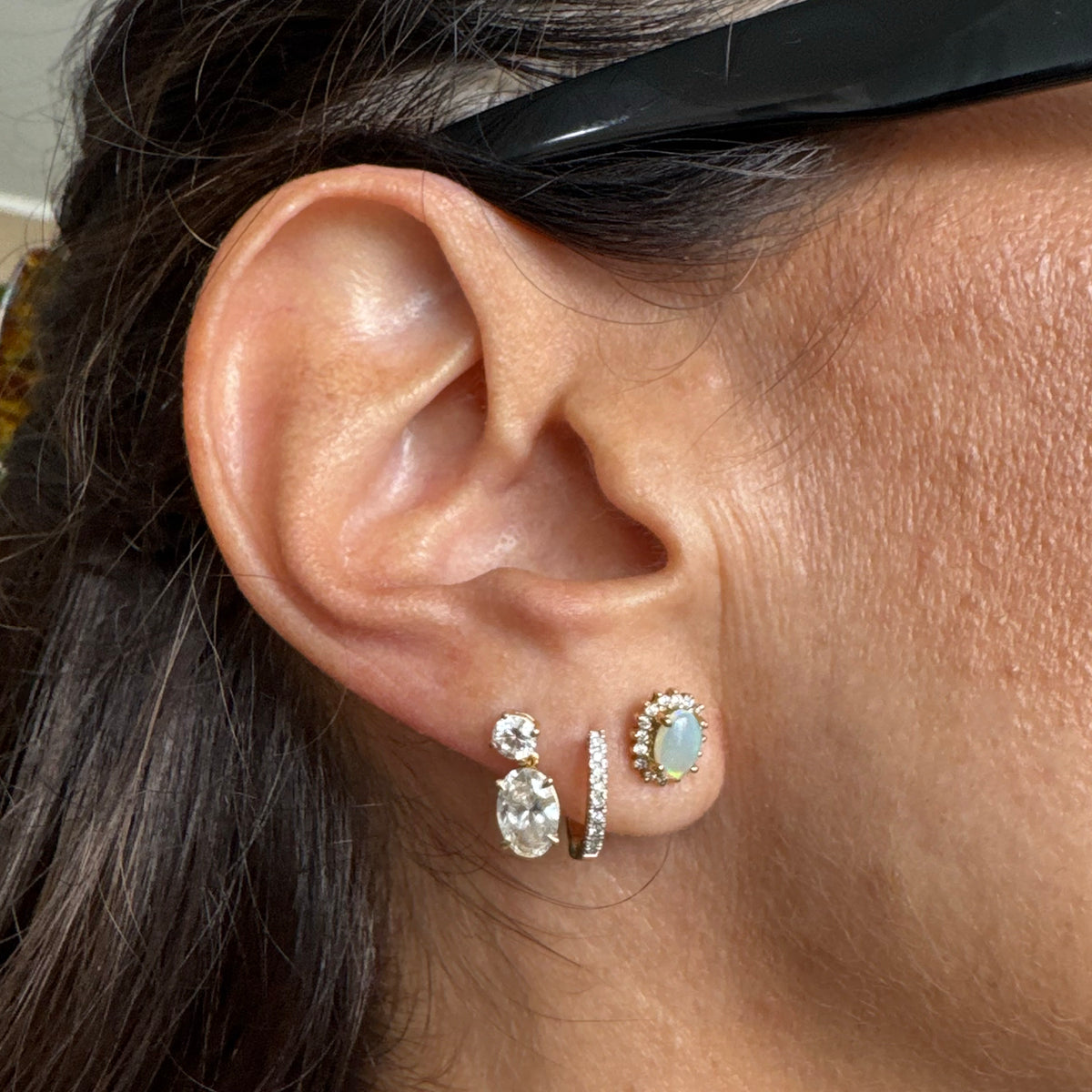 Aretes ópalo con halo estelar de diamantes.