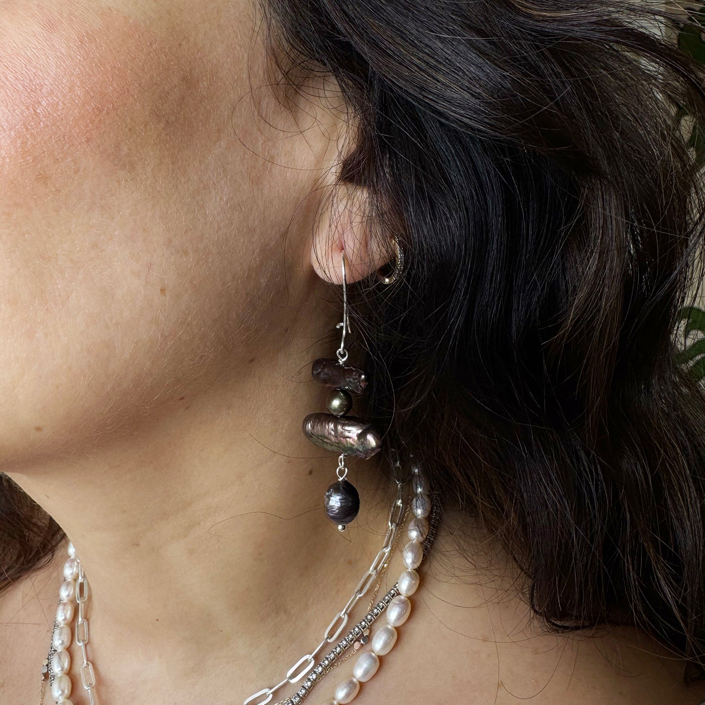 Aretes perlas barrocas irregular tornasol