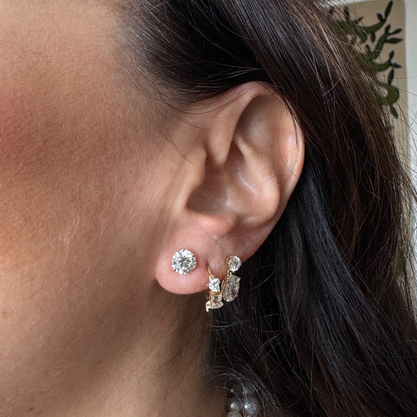 Aretes diamantes redondos oro amarillo 1.5 cts.