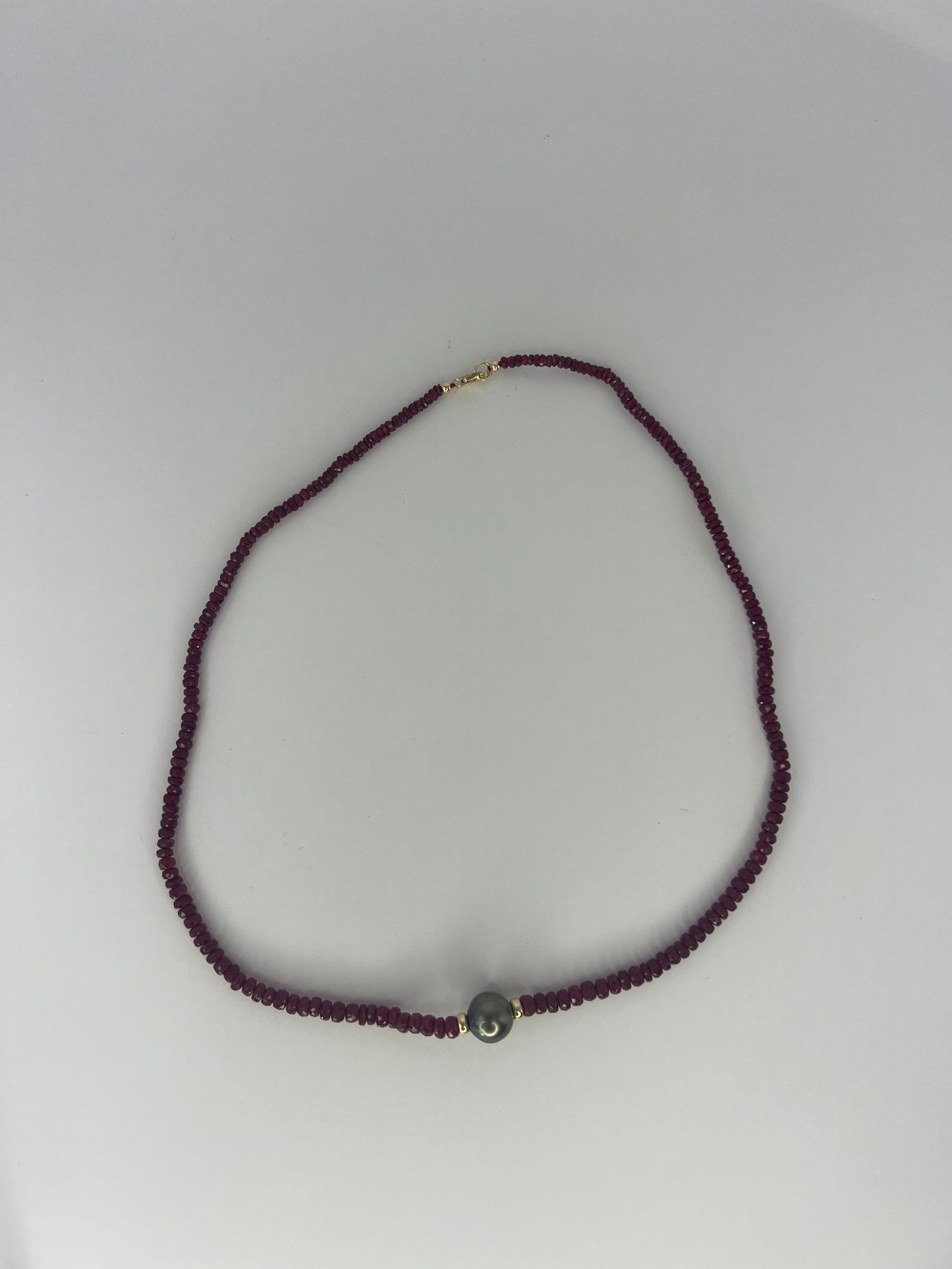 Collar de Rubis con Perla