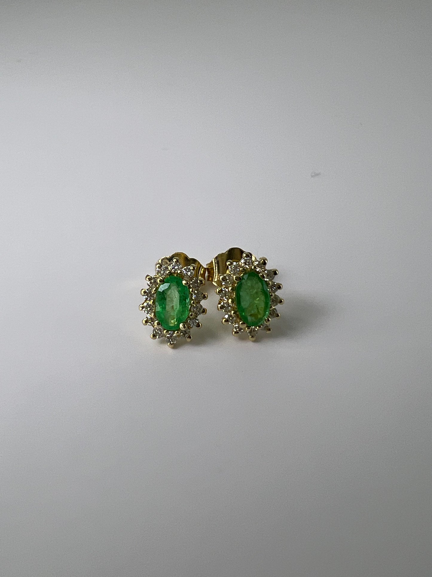 Broquel de Esmeralda y Diamante