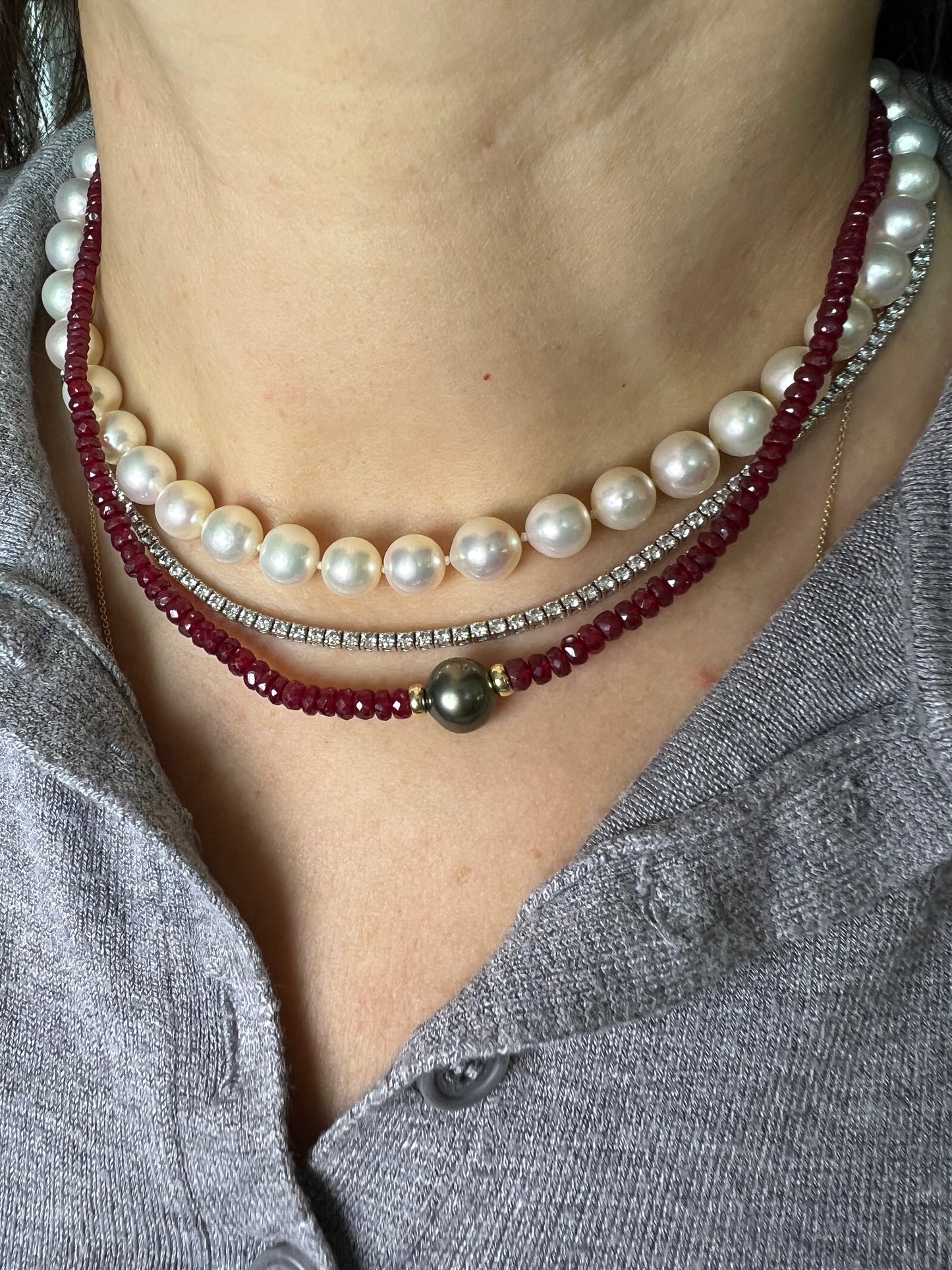 Collar de Rubis con Perla