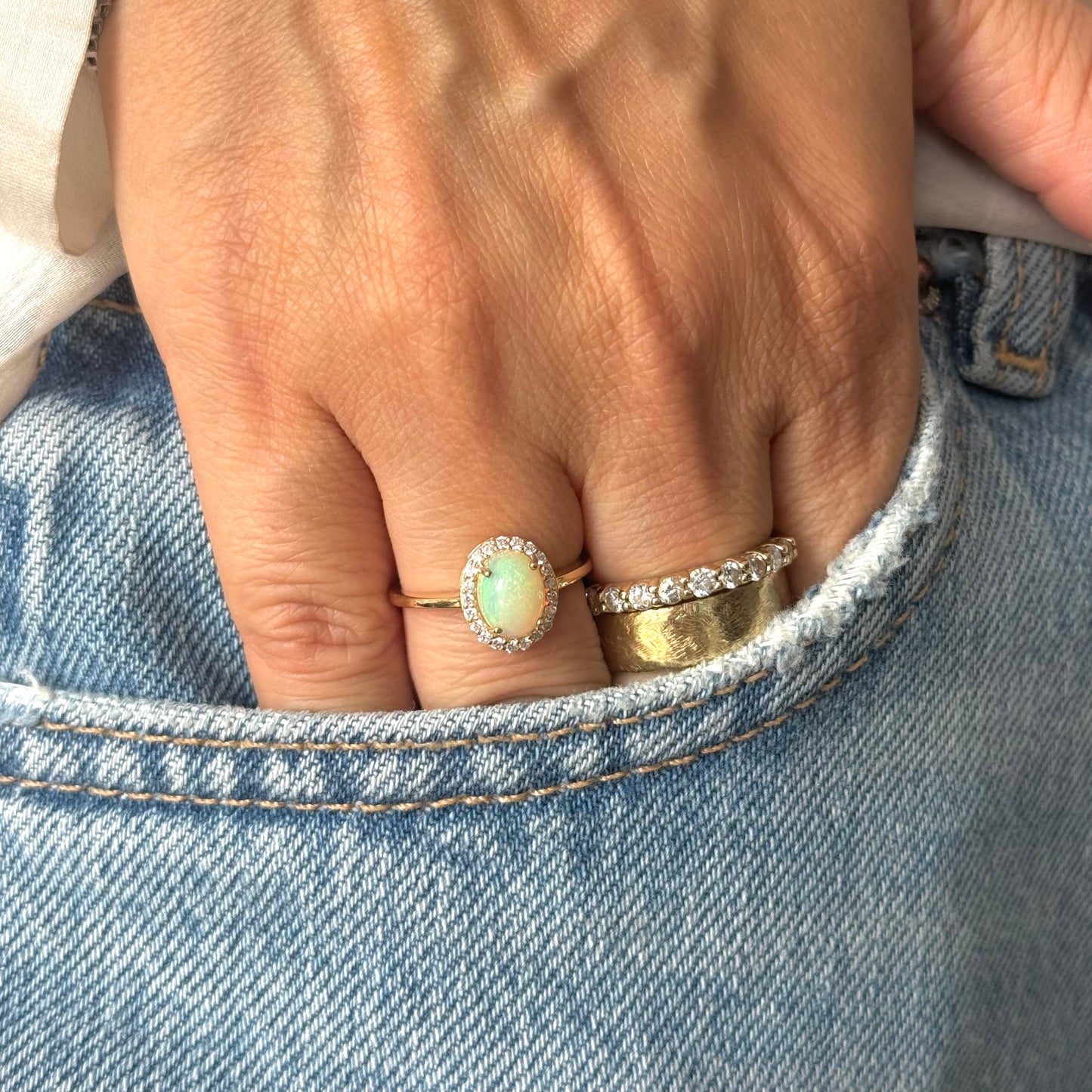Anillo ópalo con halo diamantes oro amarillo 14k