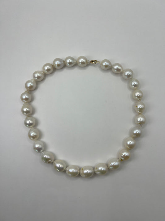 Collar clásico calabazos irregular.