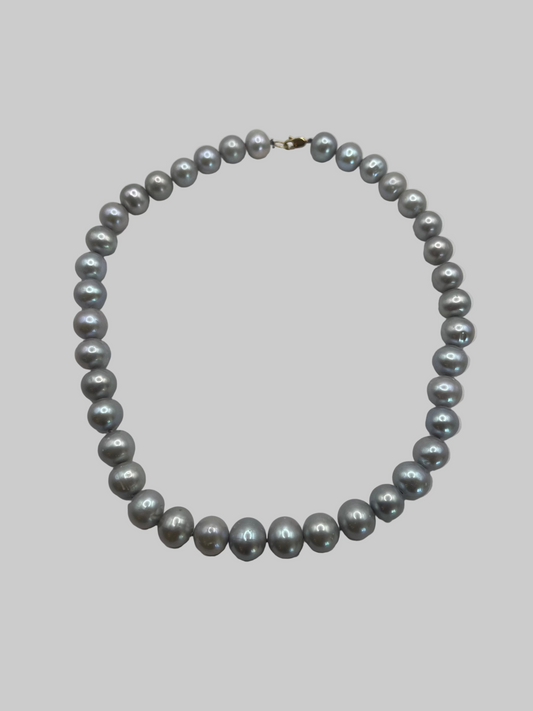 Collar Perla Cultivada Redonda Gris Grande 41