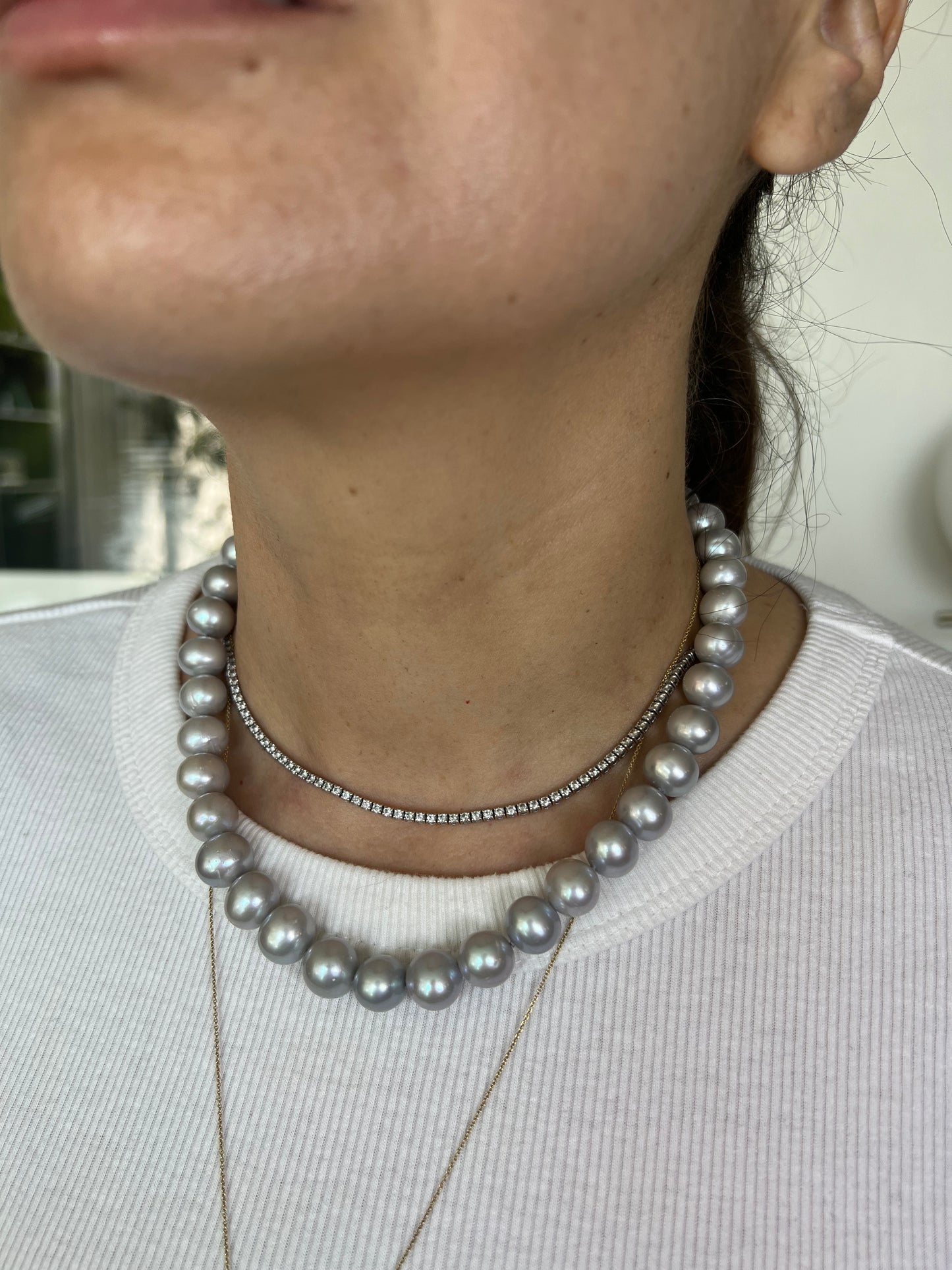 Collar clásico perlas grandes gris