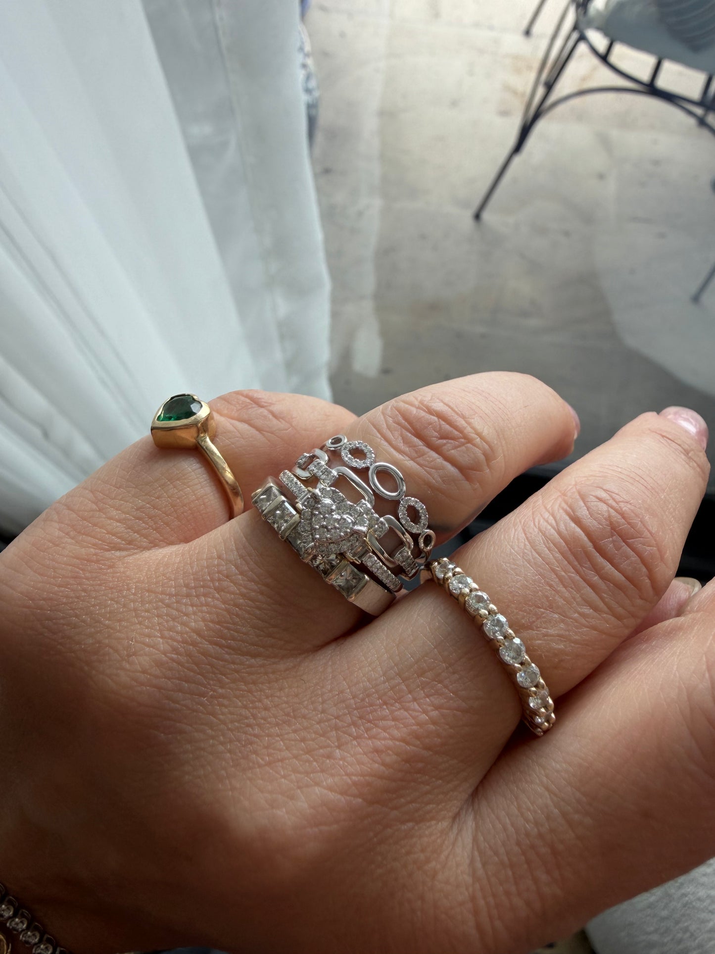 Anillo heart relieve diamantes.