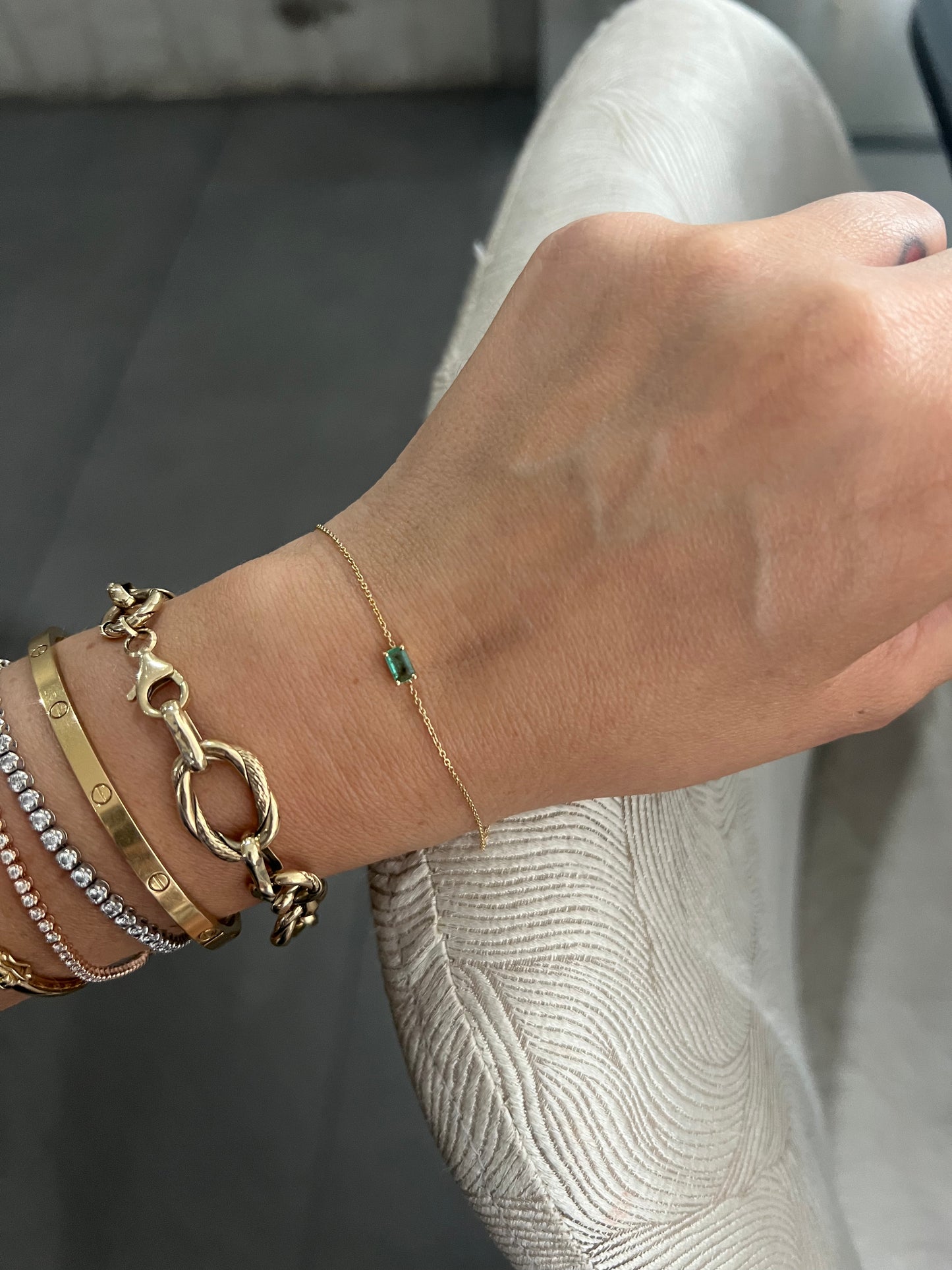 Pulsera cadena con esmeralda.