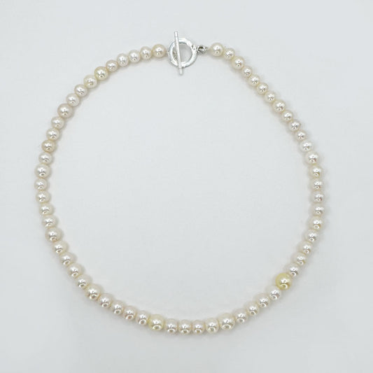 Collar perlas classy.