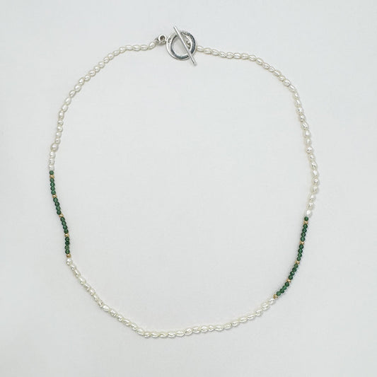 Collar perlas y piedras naturales.