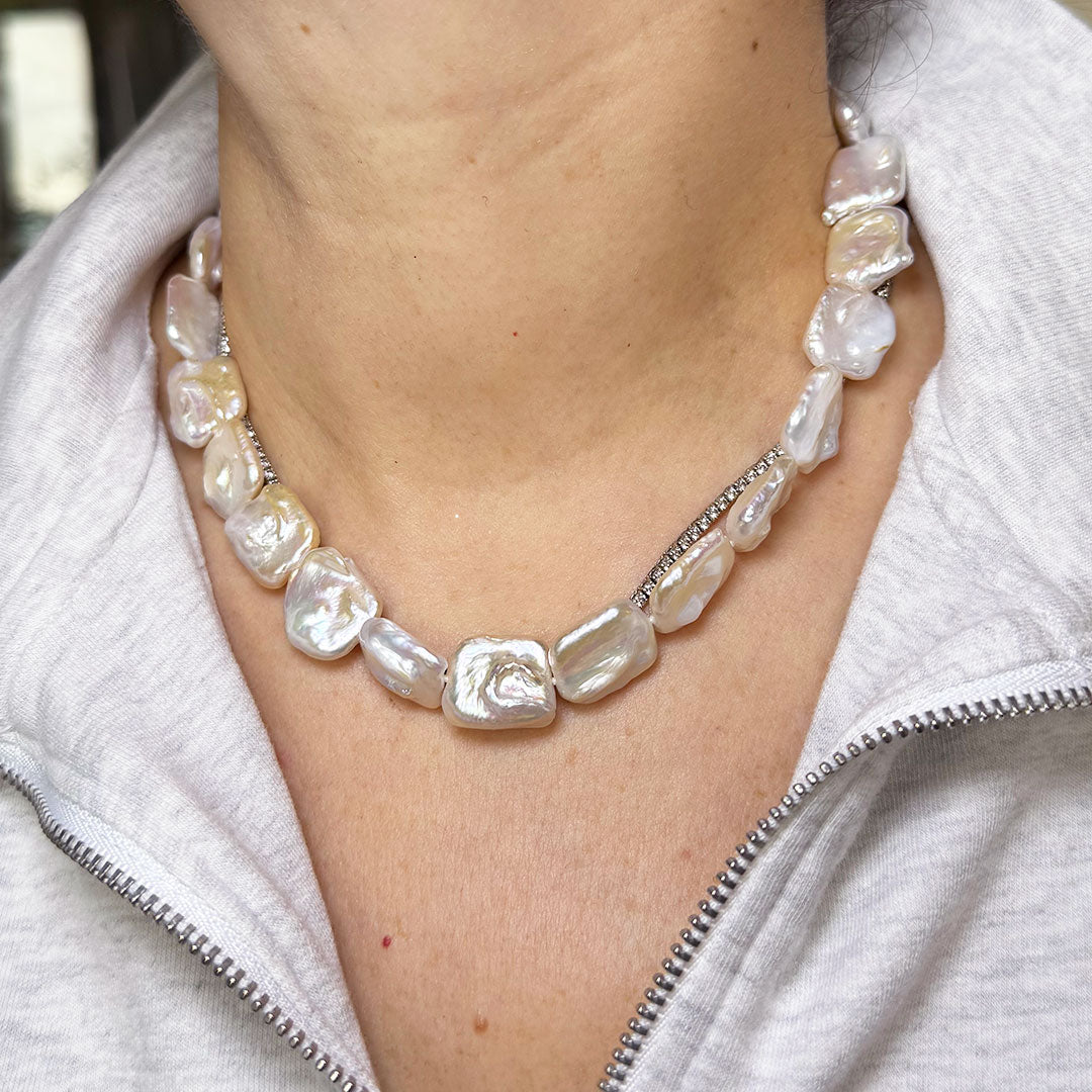 Collar perlas cuadradas barrocas.