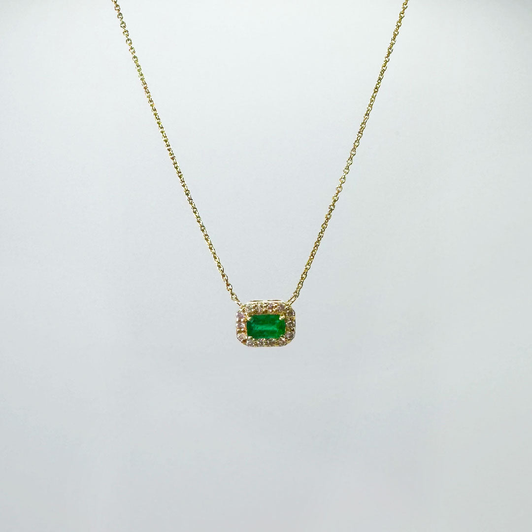 Collar de esmeralda y diamantes clásico en oro amarillo b.