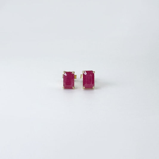 Aretes rubí oro amarillo.