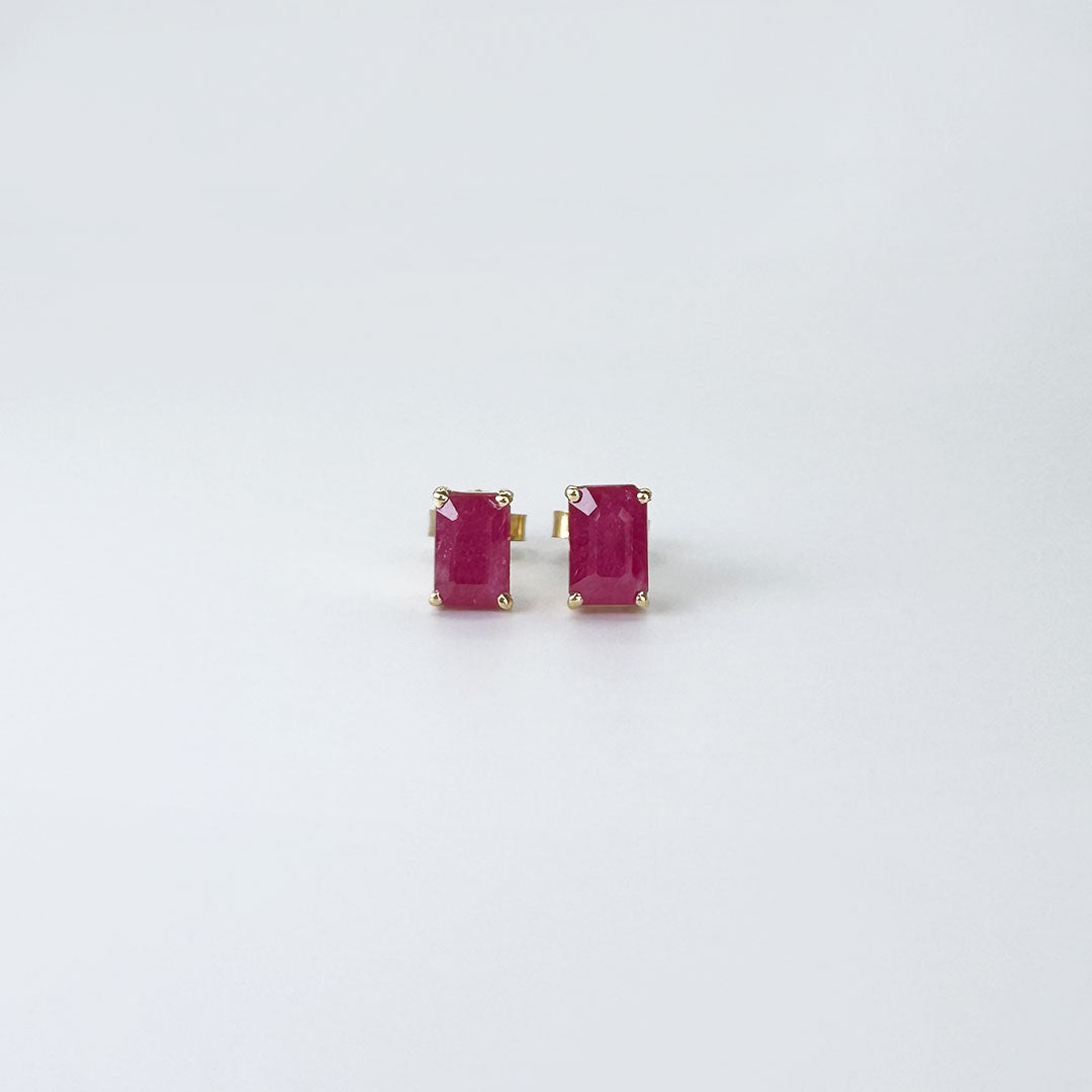 Aretes rubí oro amarillo.