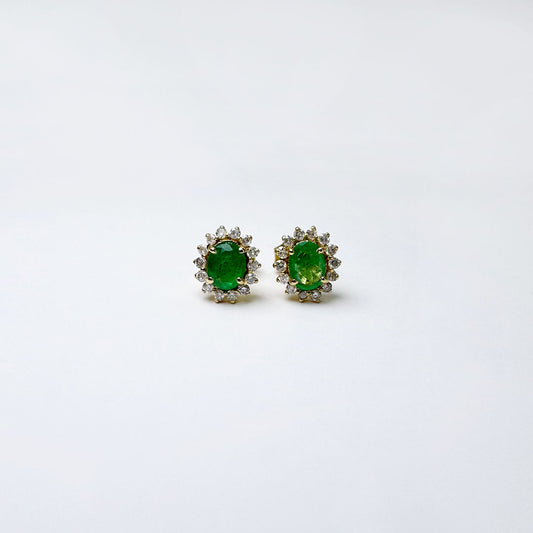 Aretes esmeralda con diamantes.