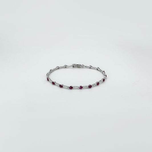 Pulsera rubí y diamantes oro blanco.