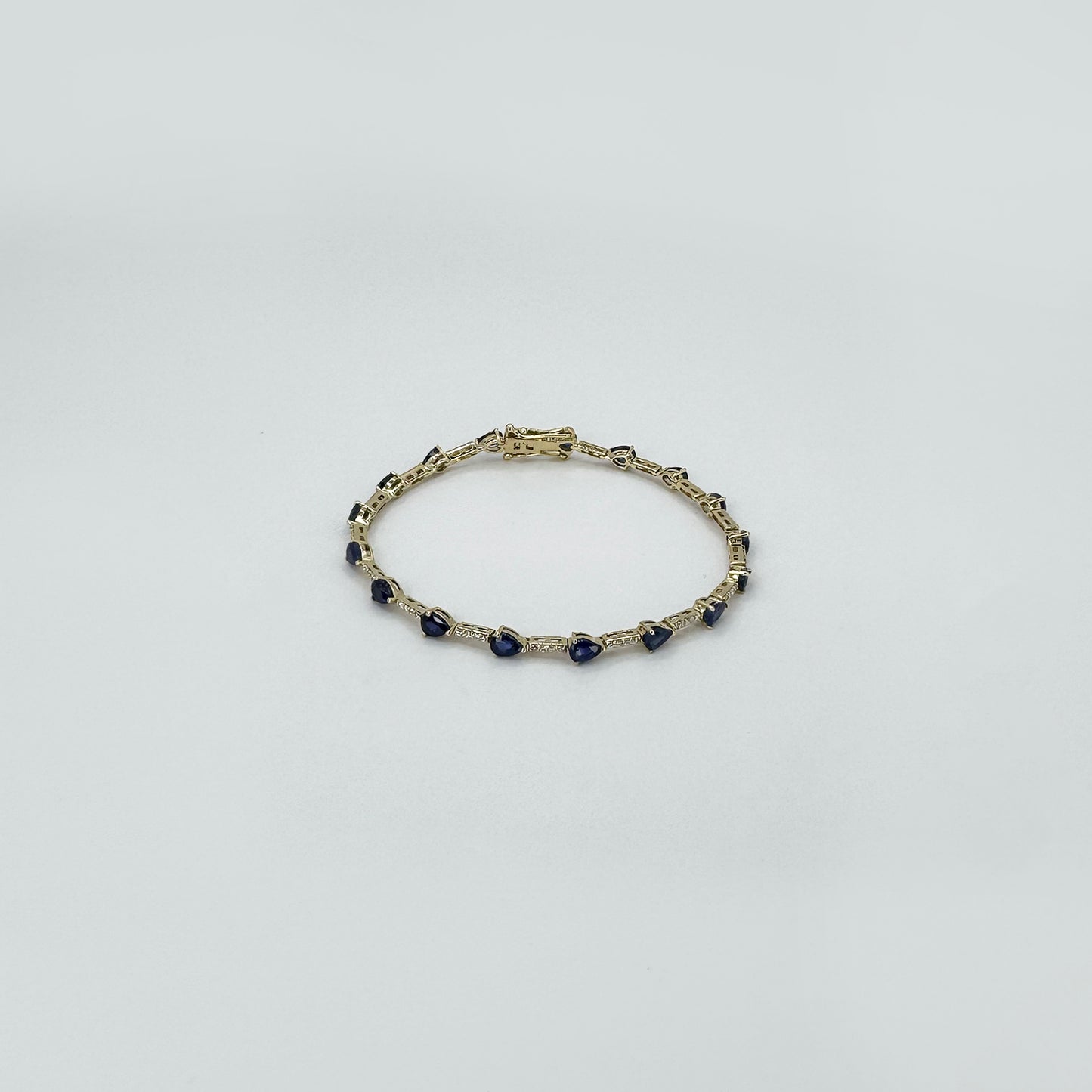 Pulsera zafiros y diamantes oro.