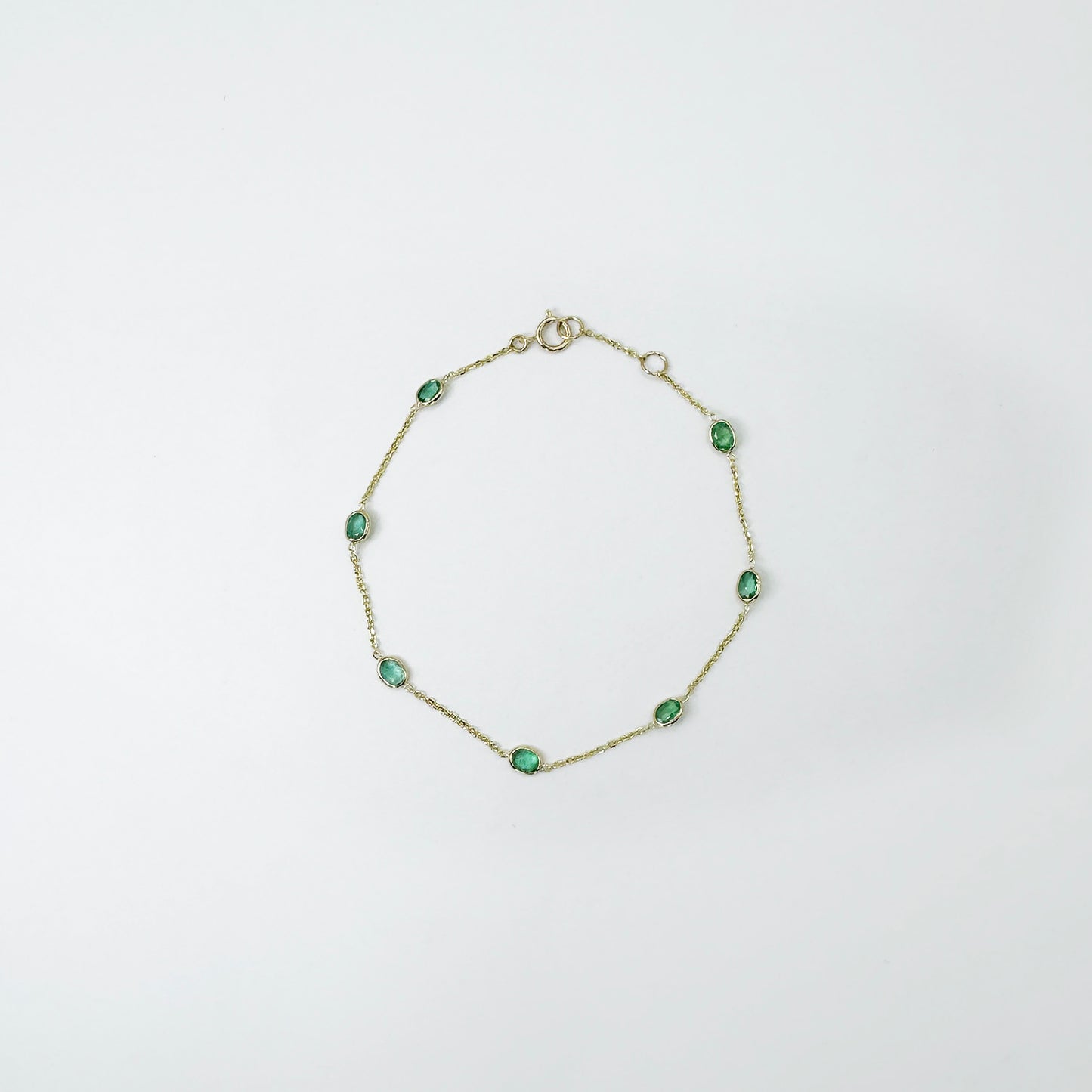 Pulsera esmeraldas oval cadena oro chica.