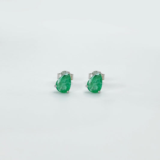 Aretes esmeralda gota oro blanco.