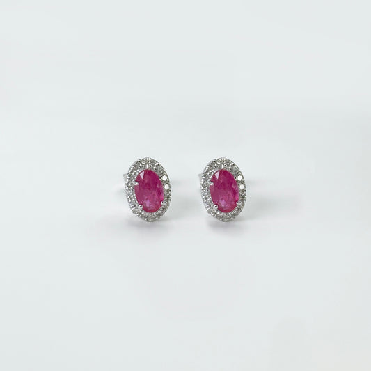 Aretes Rubí Oval con Halo diamantes.