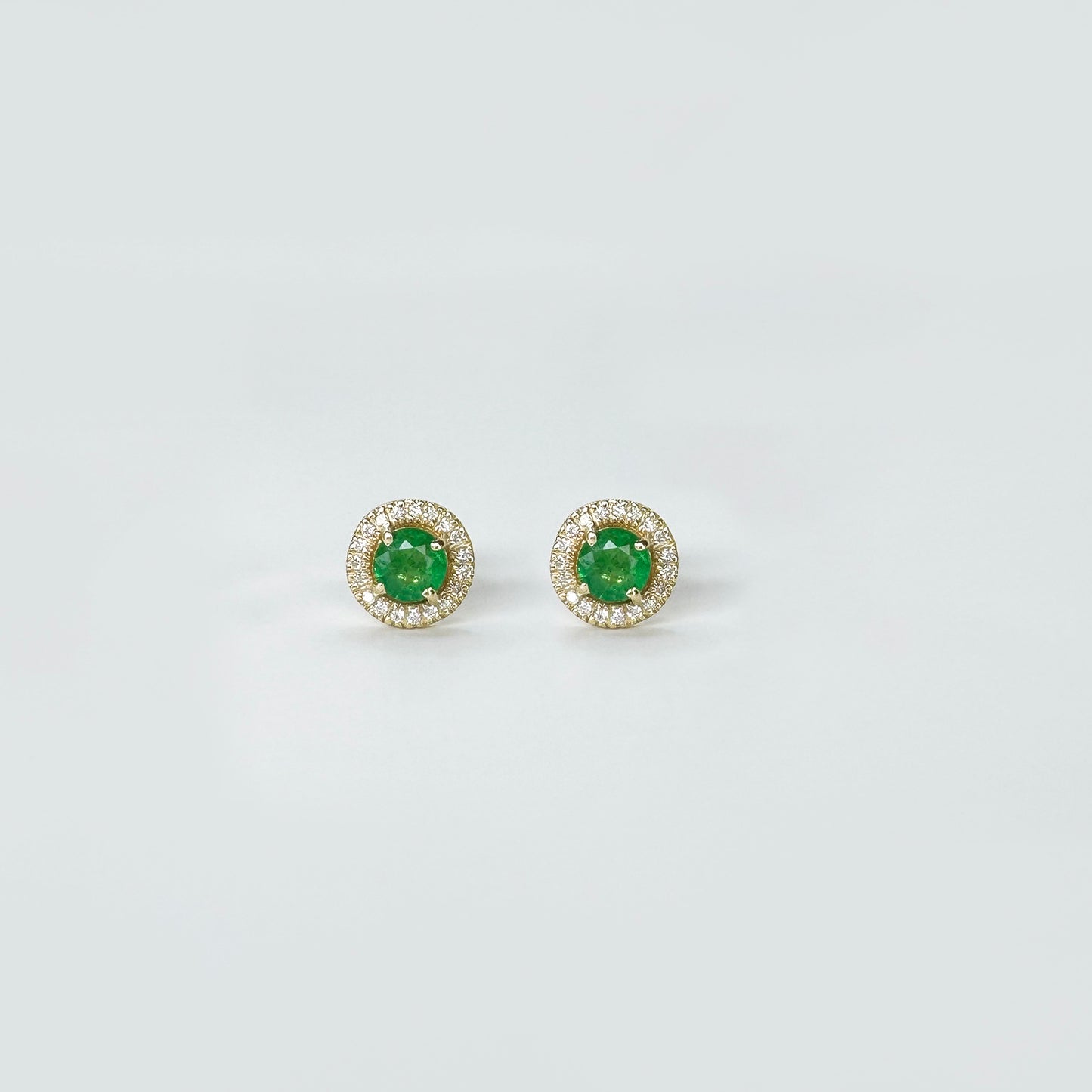 Aretes Esmeraldas Halo Diamantes chicos.