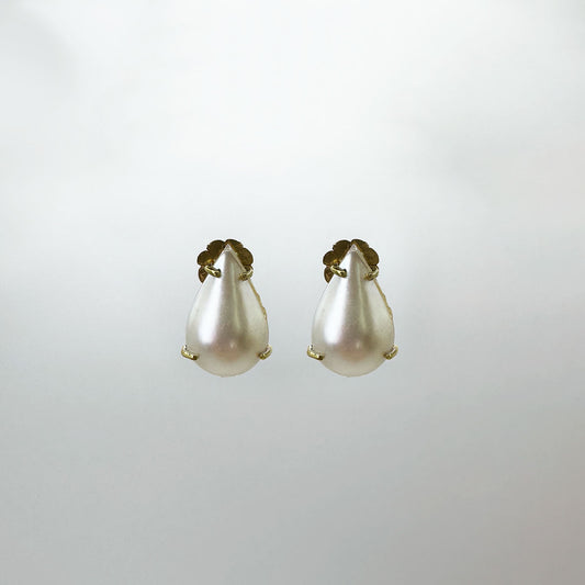 Aretes gota madreperla montados en oro