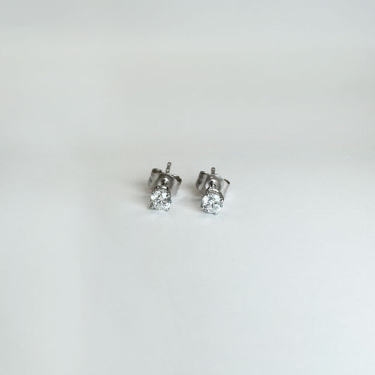 Broqueles diamantes solitarios.