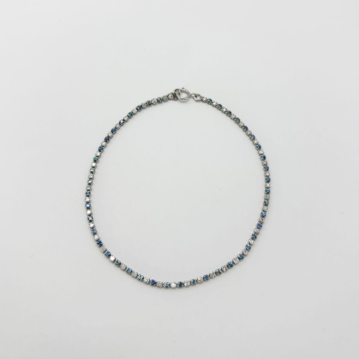 Pulsera tennis diamantes y zafiro. Oro blanco.