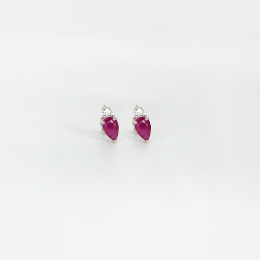 Aretes rubí gota con un diamante oro 14k