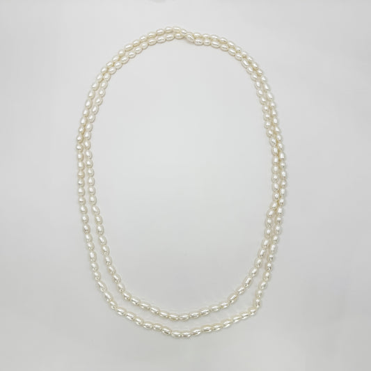 Collar perla cultivada extra largo.