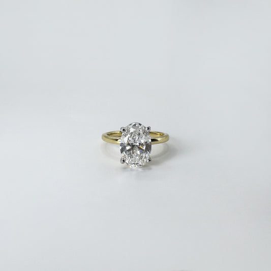 Anillo diamante oval oro amarillo 3 cts.