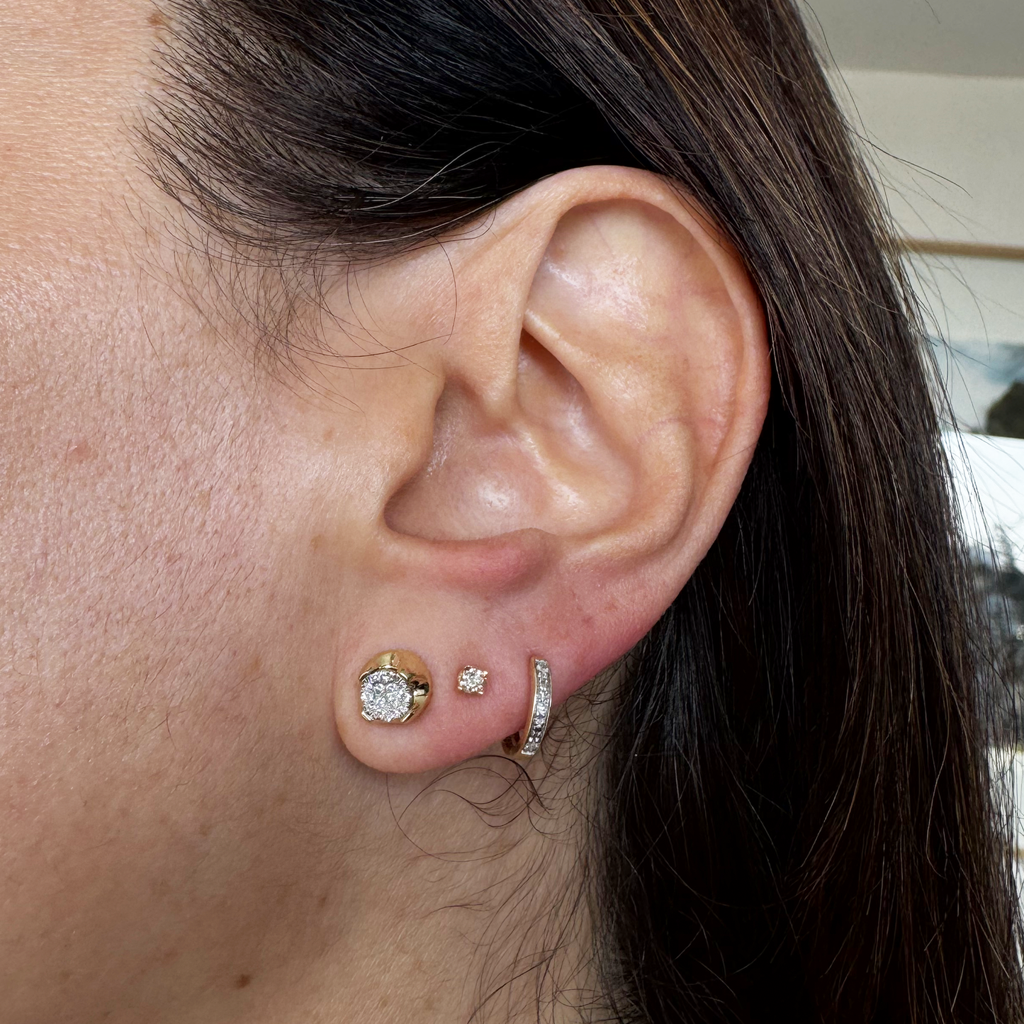 Broqueles studs diamantes y oro.