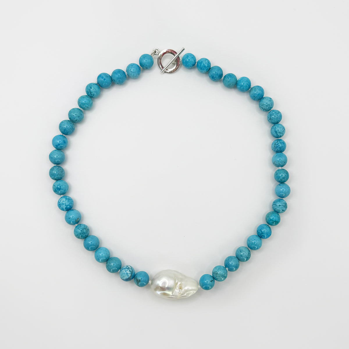Collar turquesa con perla cultivada barroca.