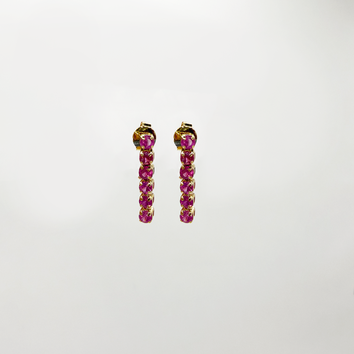 Aretes colgantes rubí en oro 14k CH.