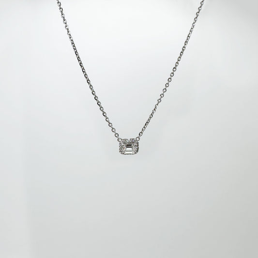 Collar diamantes, corte esmeralda oro blanco.