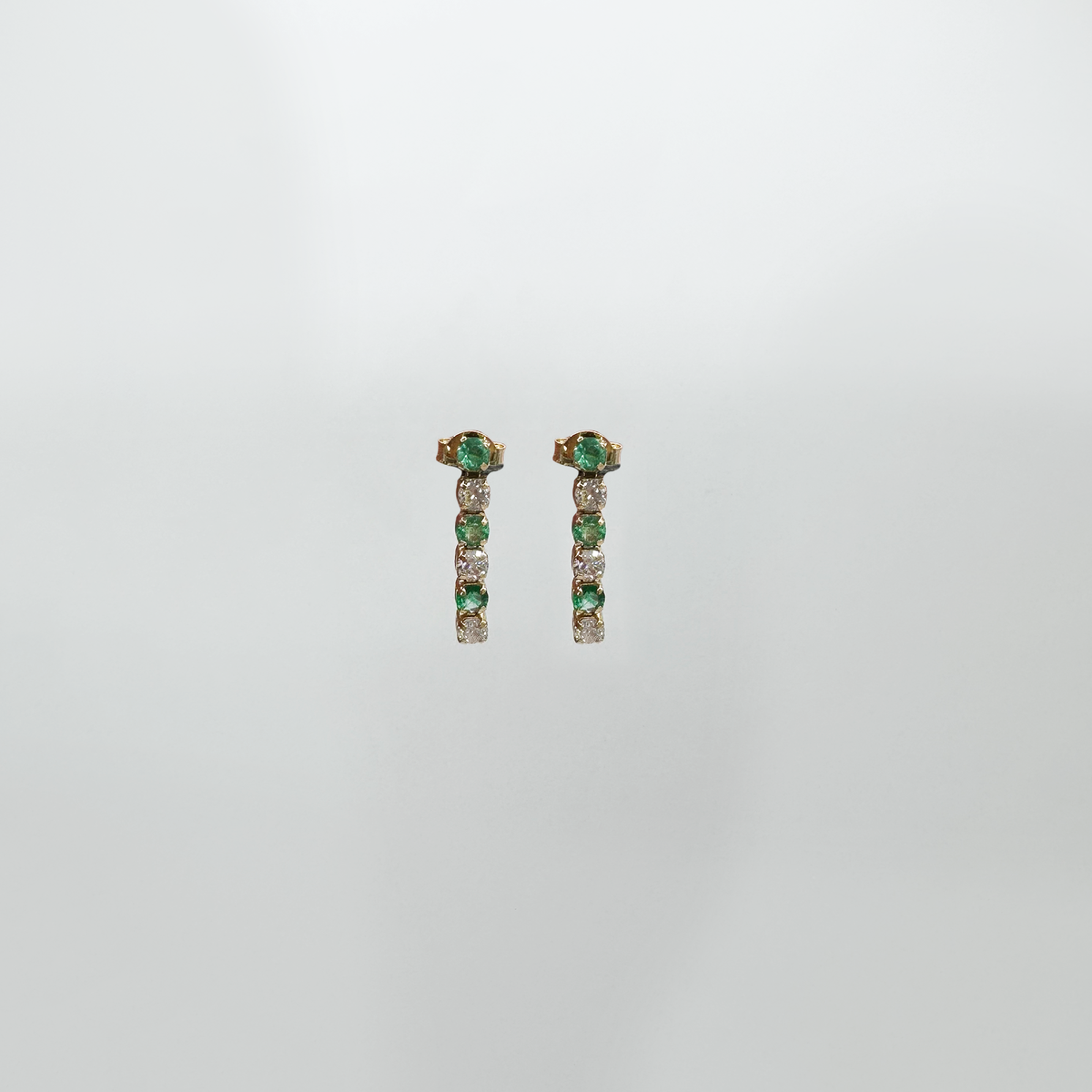 Aretes colgantes diamantes y esmeraldas naturales S, oro 14k.