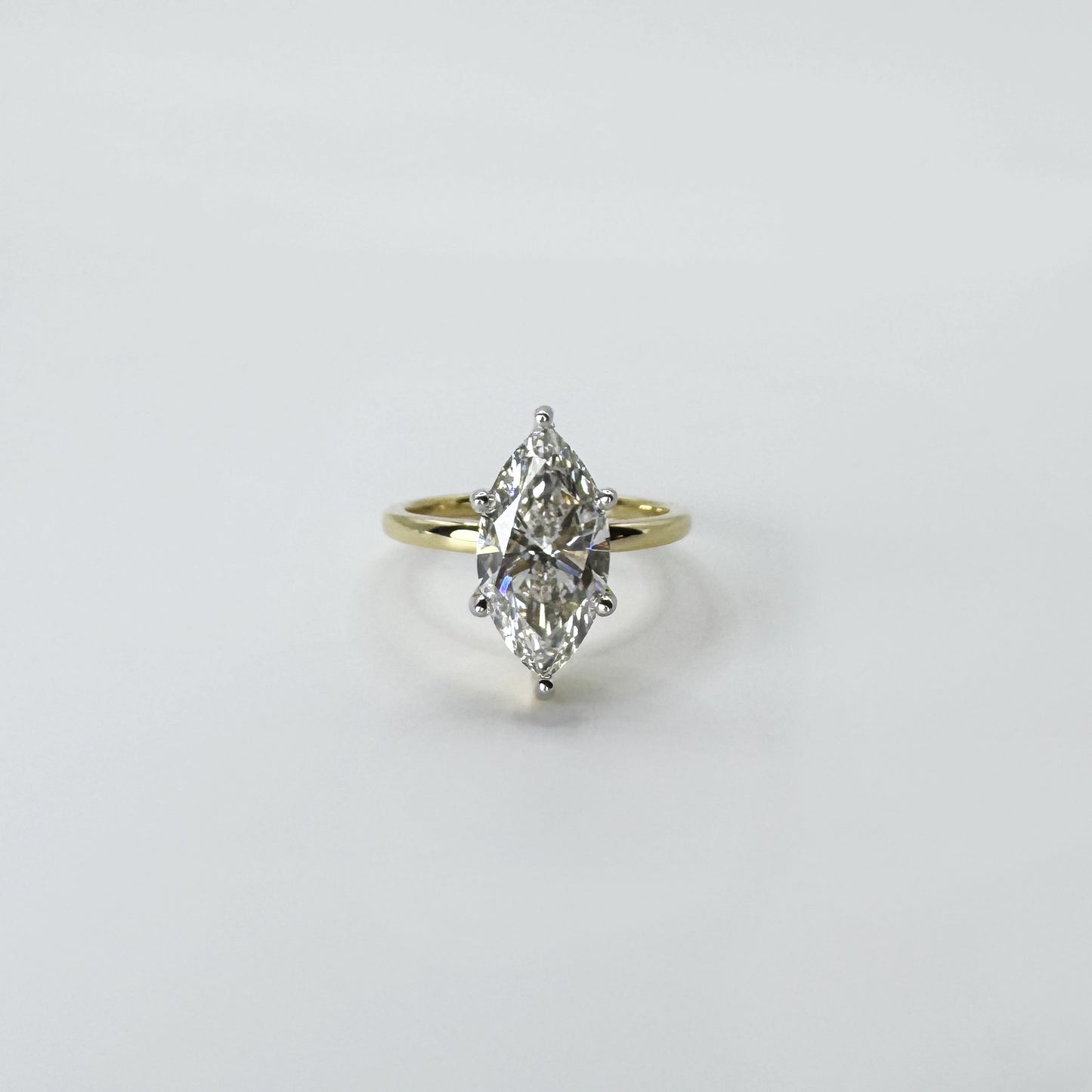 Anillo diamante corte marquis.