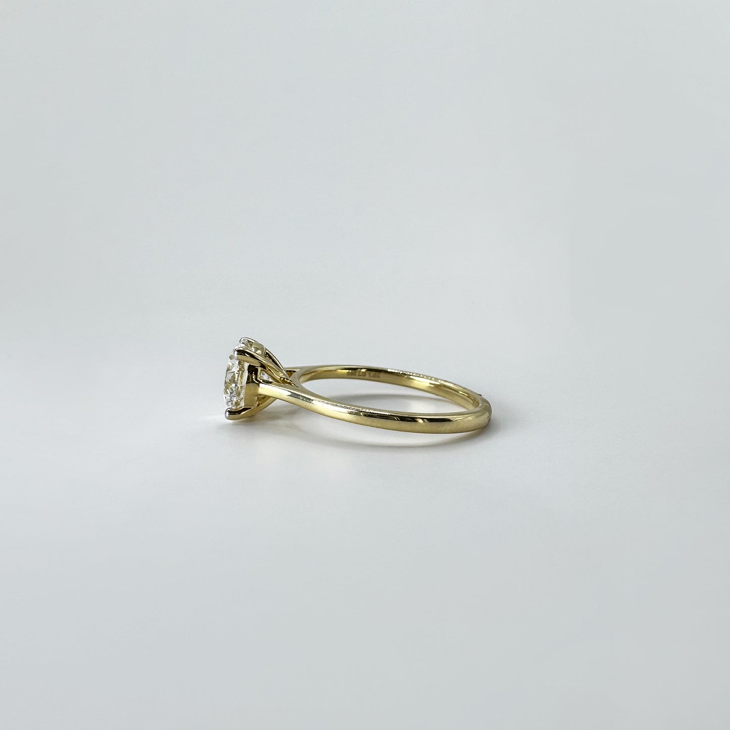 Anillo diamante redondo oro amarillo 1.5 cts.