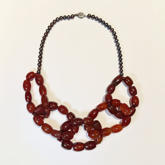 Collar cadena de piedras cornalina y perlas.