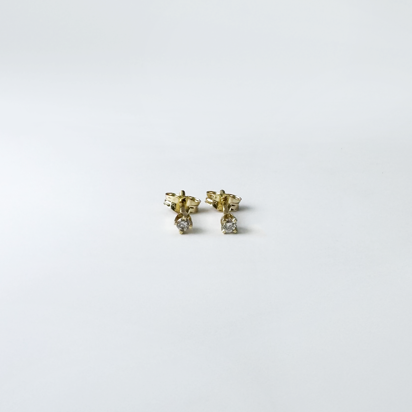 Piercings mini mini diamante y oro.
