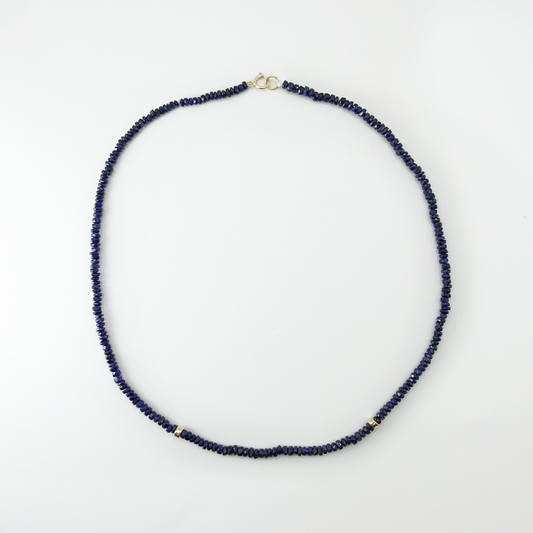 Collar choker zafiros con oro.