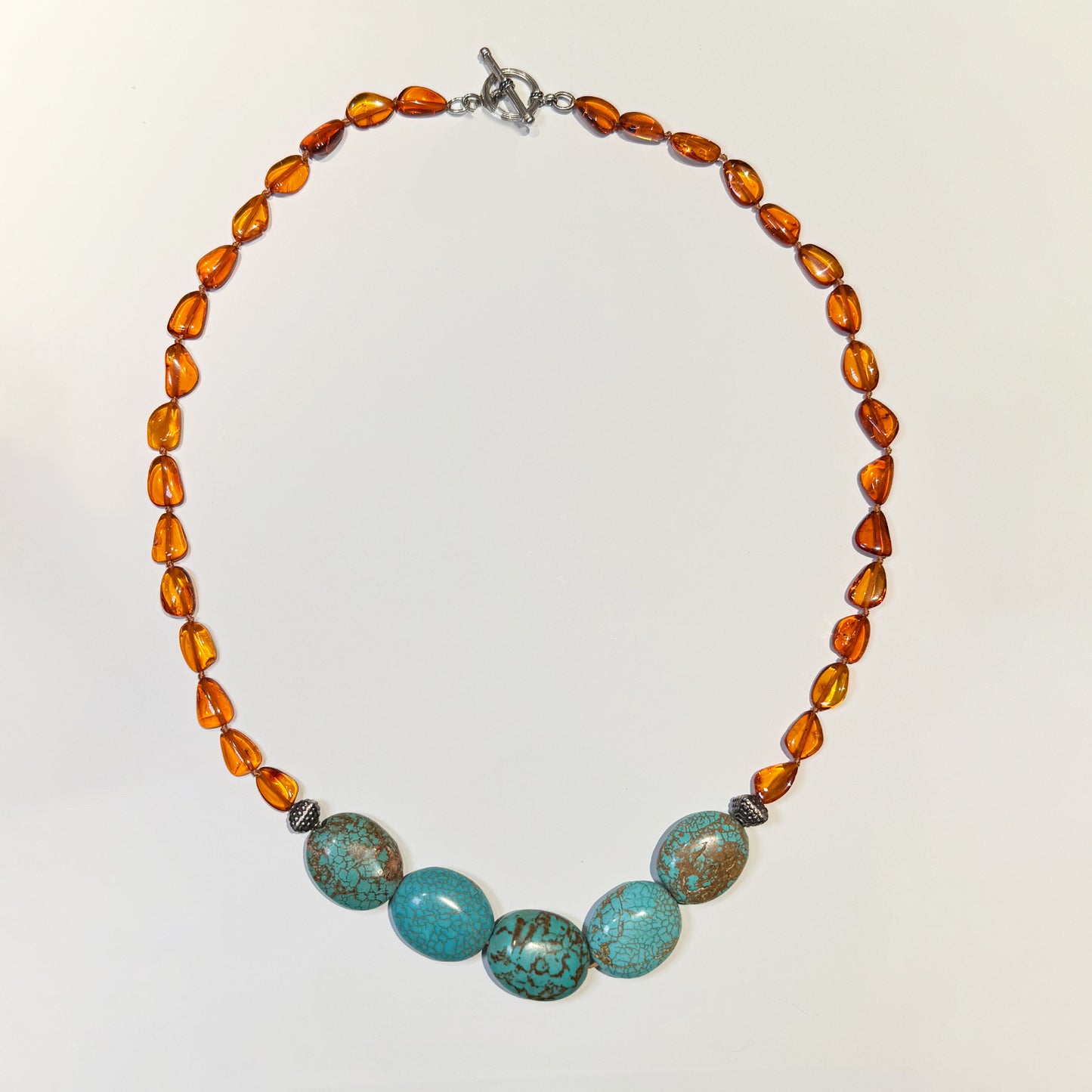 Collar ámbar y turquesas.